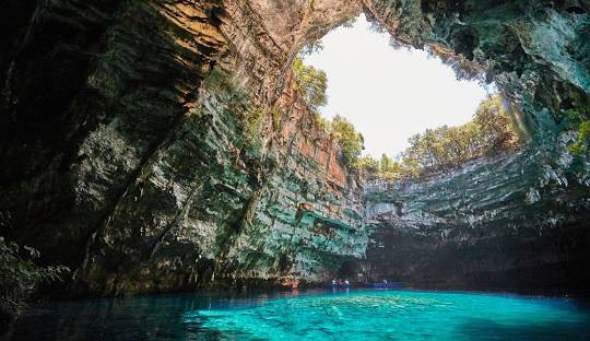 melissani cave